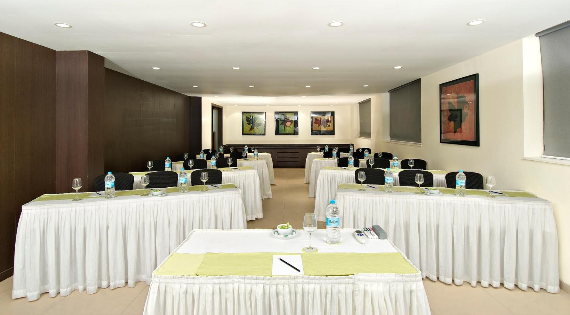 Citrus Hotel Lonavala Exterior photo