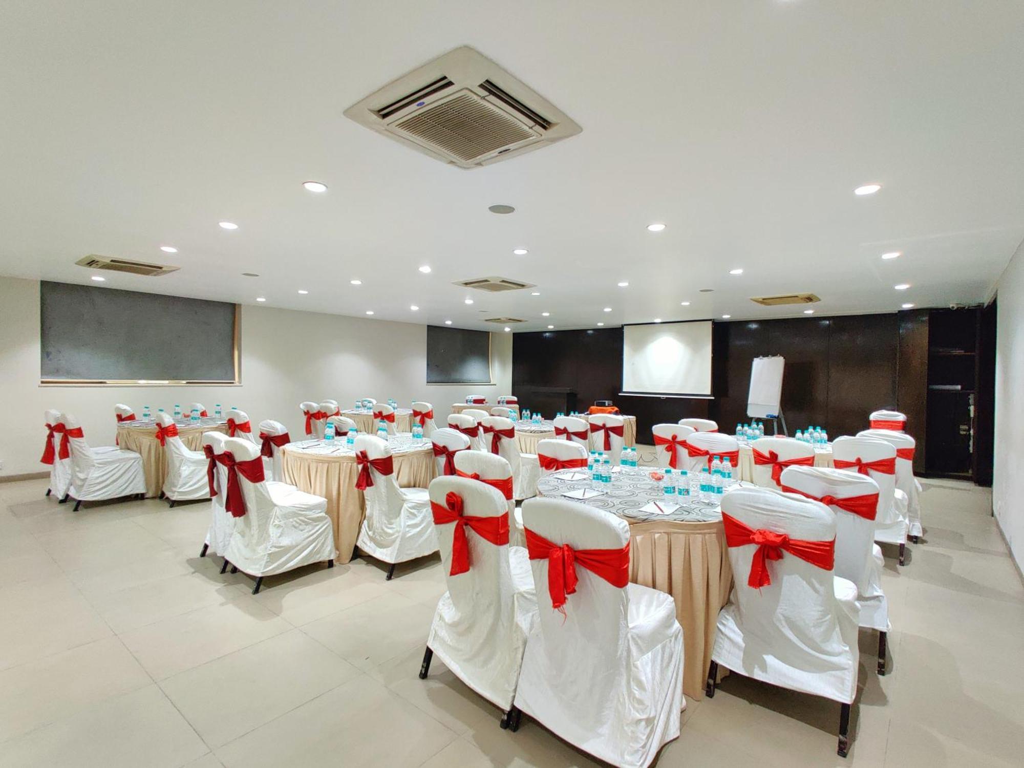 Citrus Hotel Lonavala Exterior photo